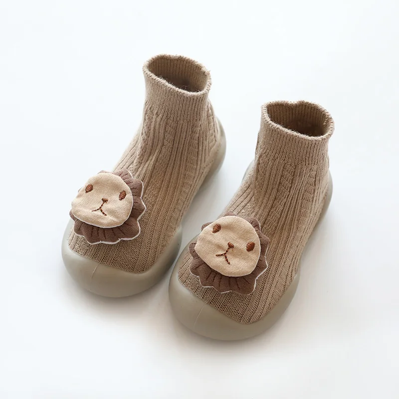 Резиновая подошва; детская обувь для младенцев Одежда для маленьких девочек Теплая Обувь для новорожденных тапочки вязаные ботиночки для малышей с изображением животных из мультфильмов; обувь на мягкой подошве для малышей - Цвет: Khaki Lion