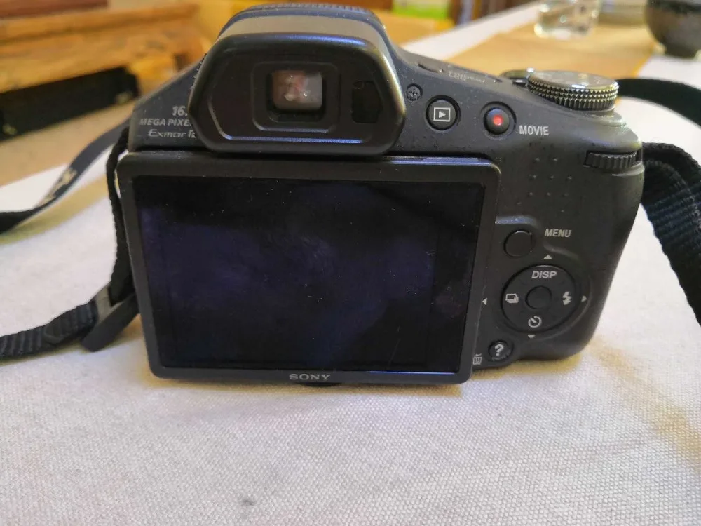 Используется цифровая камера SONY DSC-HX100 с 30x, f2.8-5,9, 27-810 мм 16.2MP JPEG/AVCHD(. MTS); MPEG-4 AVC/H.264(. MP4
