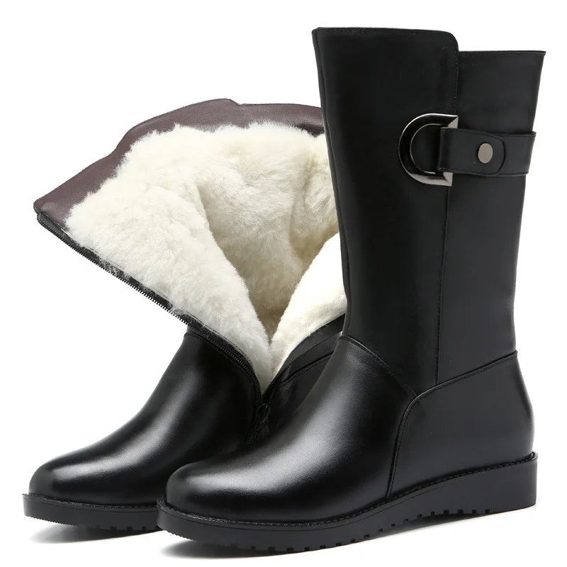 A 110!Wool boots women's mid-tube boots 2020 new winter warm women's cotton boots plus velvet padded non-slip flat boots.