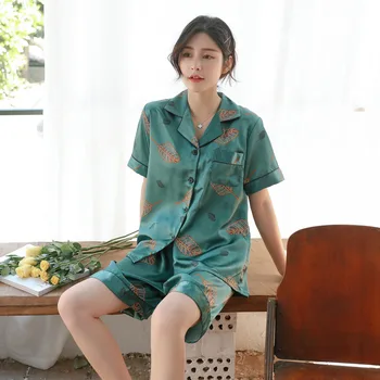 

2020 Cartoon Printed 2 Pieces Pajamas Set V-neck Satin Silk Short Sleeves Top Shorts Pajamas Faux Silk Women Sleepwear Pajama