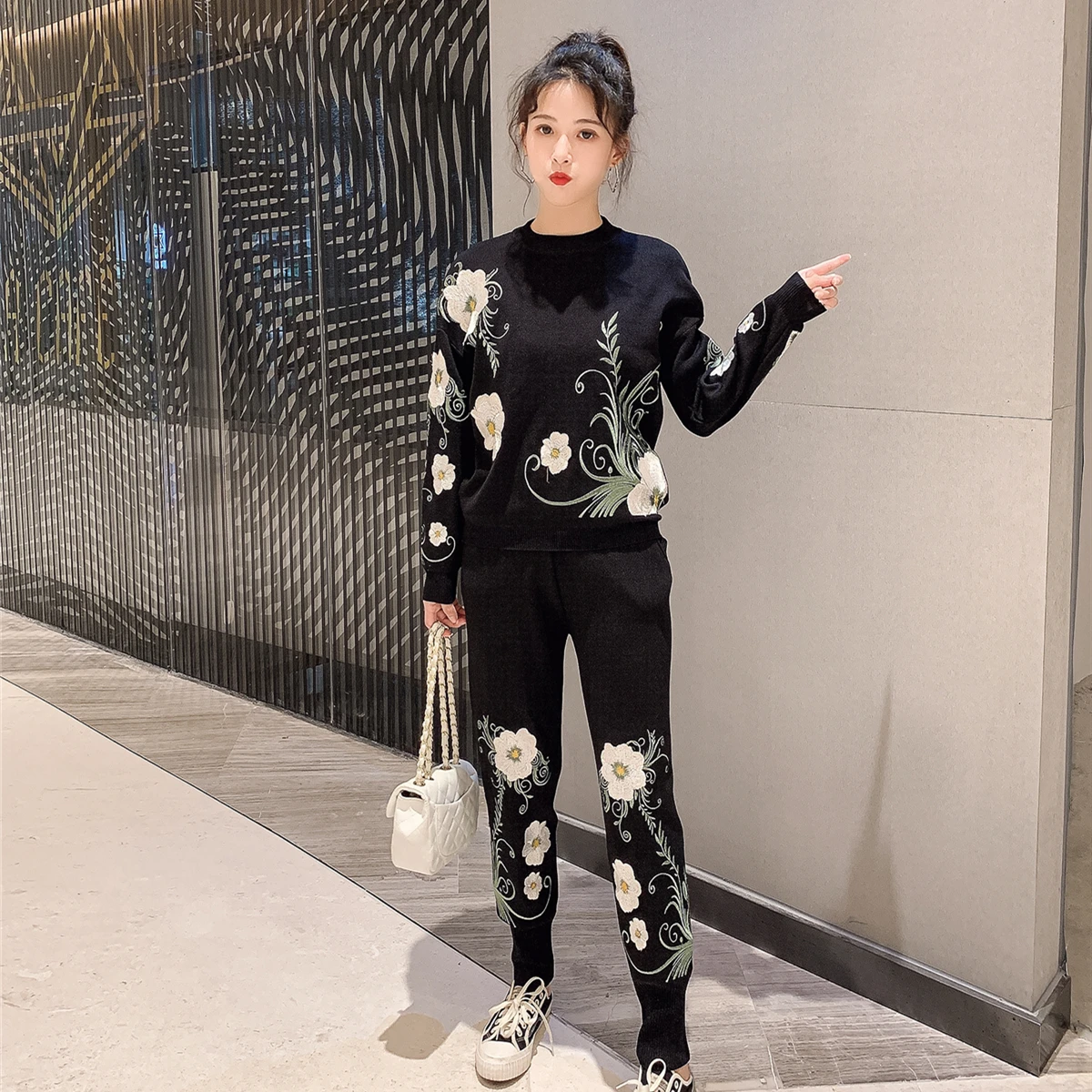 

Oshangchaopin High Quality Knitted Casual 2-piece Set Long Sleeve O-Neck Handmade Embroidery Jumper Tops+Floral Sport Pant Suits