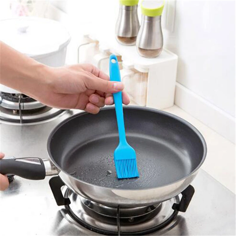 1Pc Silicone Baking Basting Brush New Liquid Oil Cake Brush Random Pastry Cream For Bread BBQ Utensil Safety Cook Tools