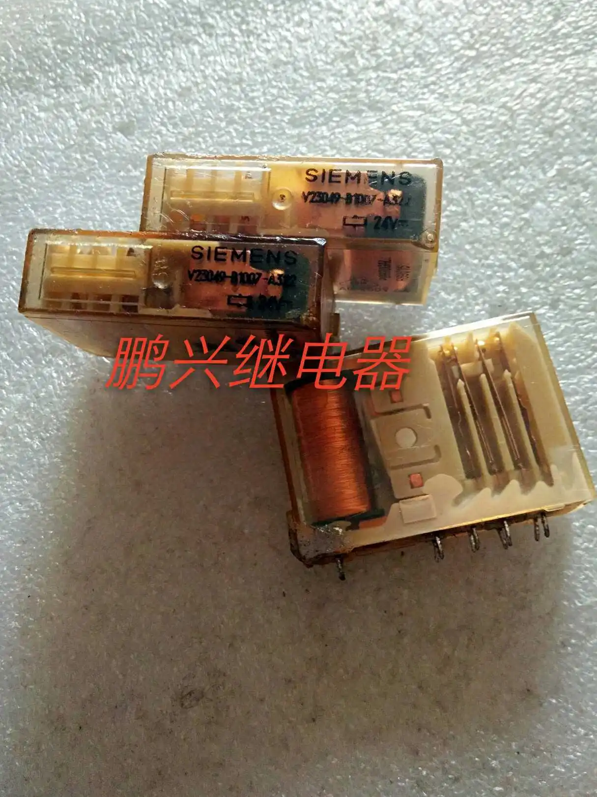 

Free Shipping 10PCS/LOT SIEMENS Safety Relay V23049-B1007-A322 24V10 Feet