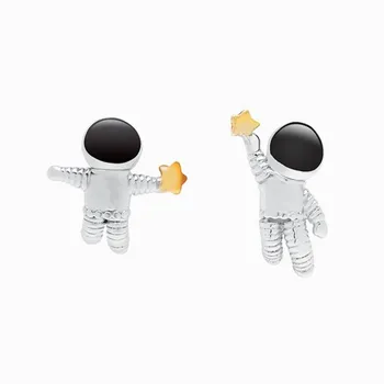 

New Personality Creative Space Astronaut 925 Sterling Silver Jewelry Fashion Asymmertic Five-pointed Star Stud Earrings SE961