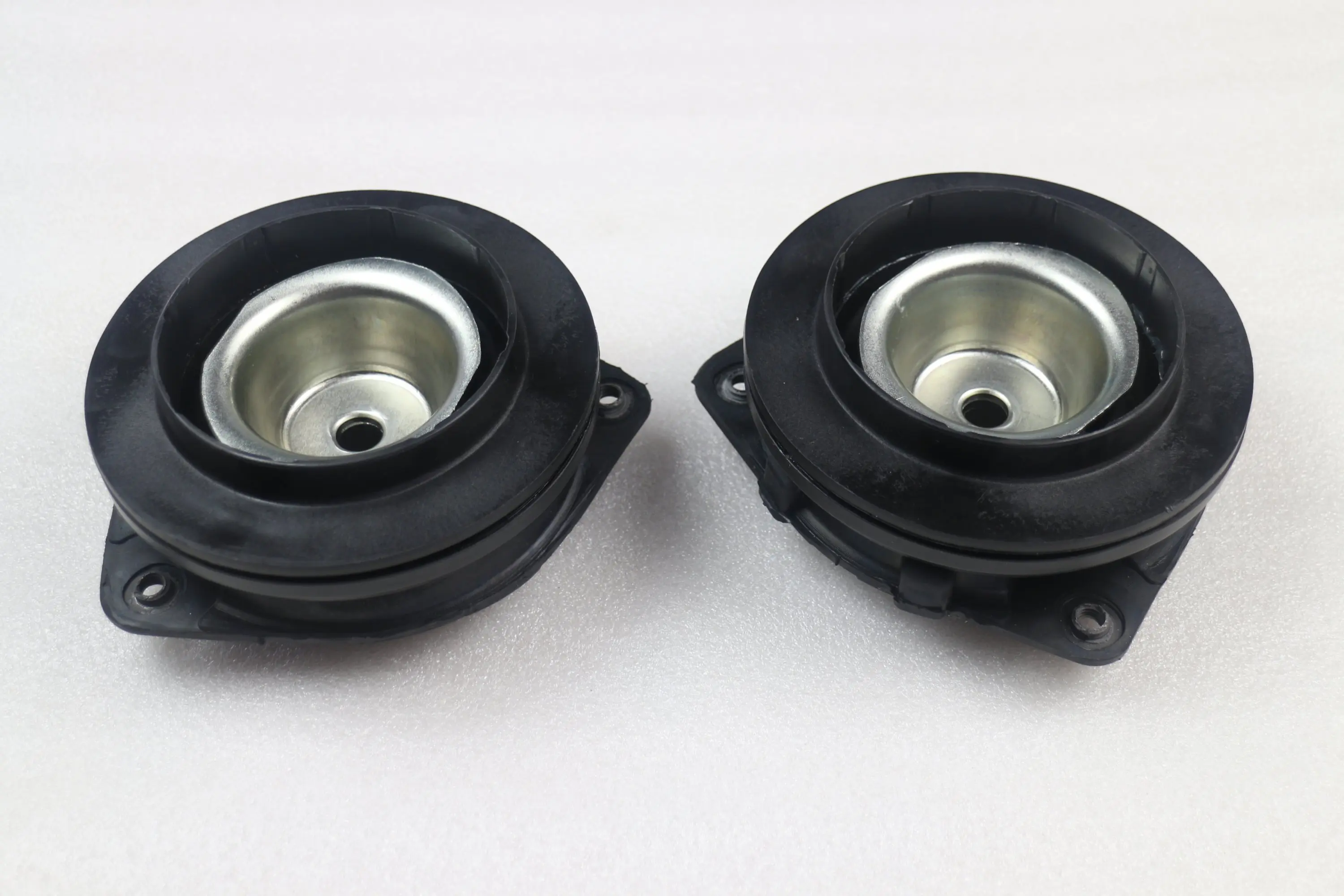 For Renault Clio MK3 20052014 Front Suspension Strut Top Mounts