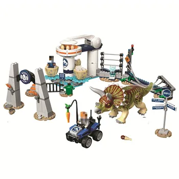 

Jurassic Building Blocks Dinosaurs Model Triceratops Park with 4 Free Action Figures Bricks Educational Toys for Children Boys