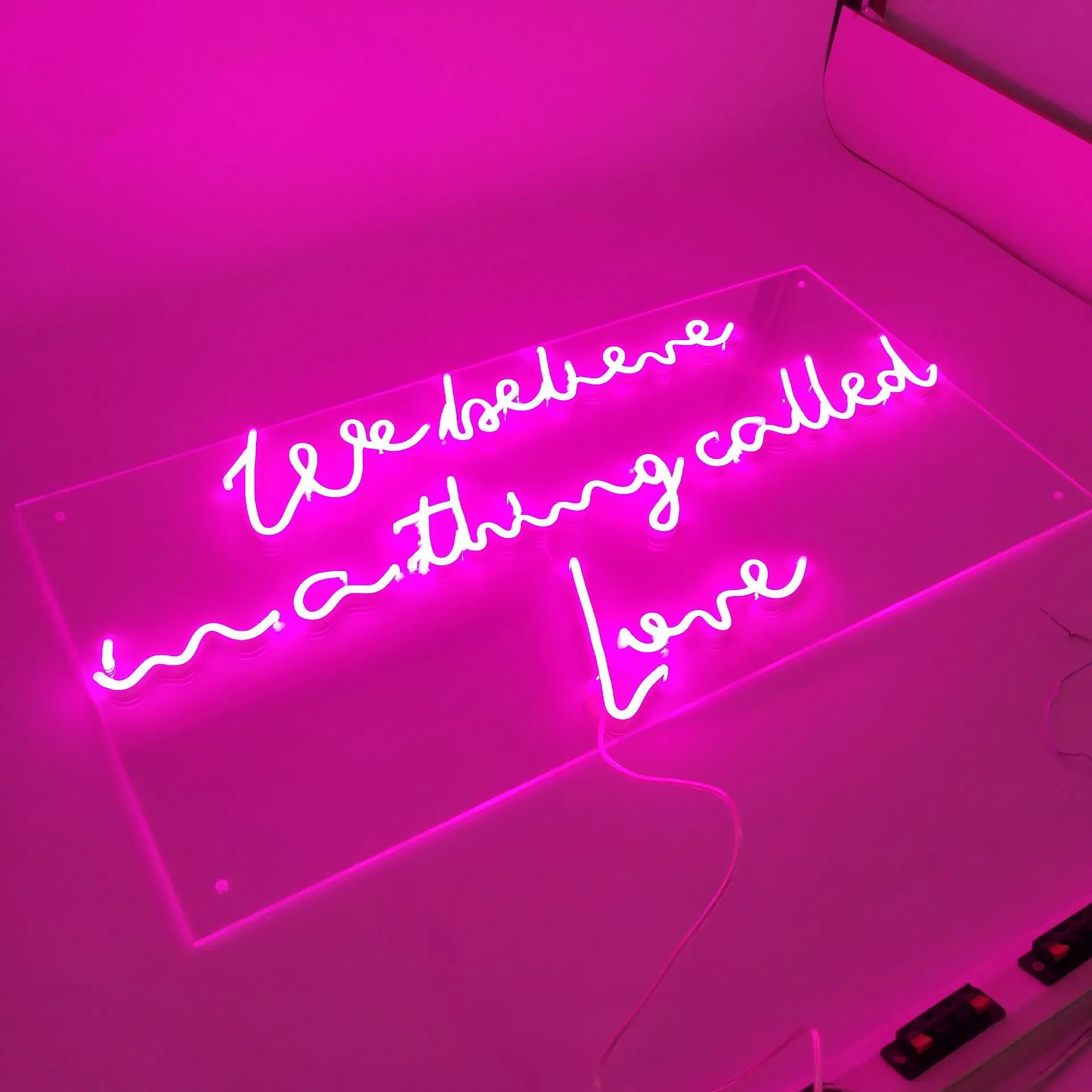 ネオンピンクのデザインの蛍光ストリップ 柔軟なシリコン素材 ネオン効果 8mm Aliexpress ホーム ガーデン