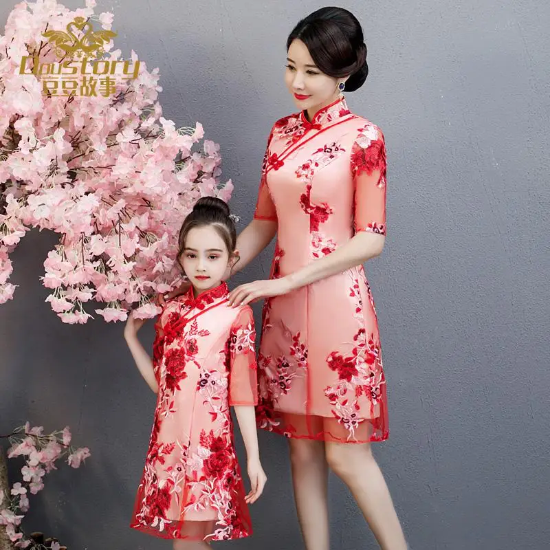 

Mother Daughter Dress Mom Girls Cheongsam 2019 Mommy Girl Match Twinning Party Dress Family Look Outfits Qipao J277
