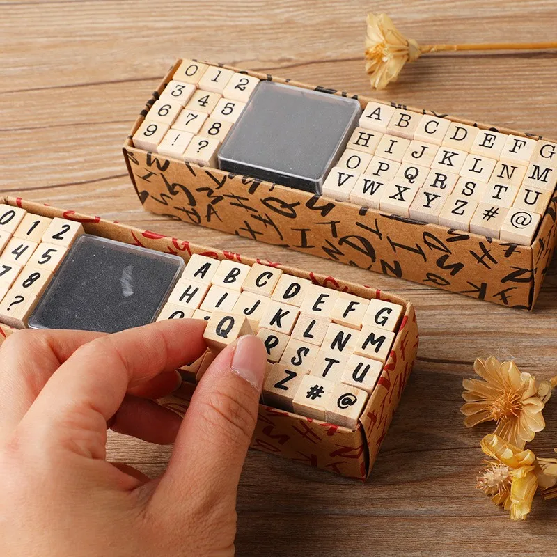 Cubes En Bois En Jouet Avec Des Lettres Blocs En Bois D'alphabet Image Stock - Image Du Langage