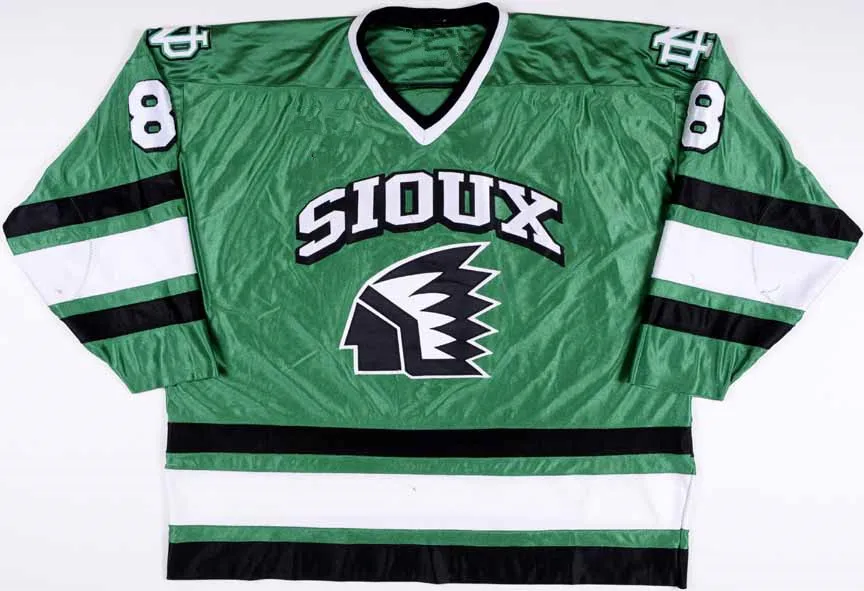 

#8 Mike Commodore North Dakota Fighting Sioux Retro throwback Hockey Jersey Embroidery Stitched Customize any number and name