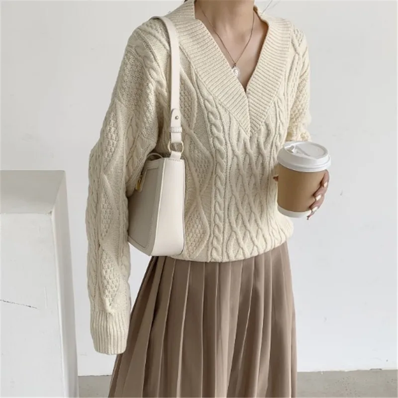 

Autumn and winter 2019 new Korean large V-neck loose twist back tie short solid color sweater for women