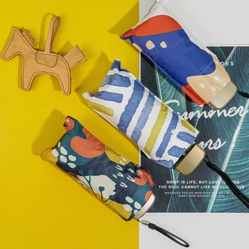 

Mini 5 Folding Cute Light Umbrella Women Uv Protection Sun And Rain Umbrella Black Coating Parapluie Portable Umbrella MM60YS