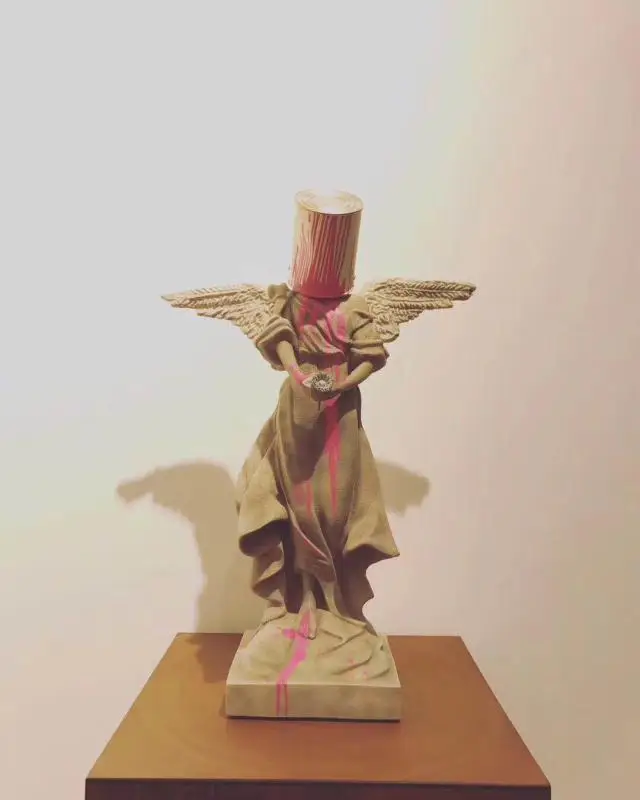 

BUCKET ON HEAD (ORIGINAL VERSION) - BANKSY Wind Paint Angel Desk Ornaments The Grey Trend Creative Living Room Decor