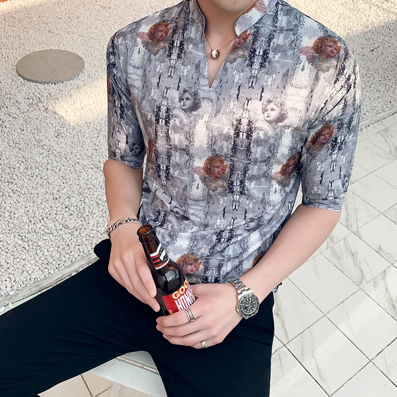 Летние Ангел печати Для мужчин рубашка Camisa короткий рукав Повседневное социальные рубашки стенд Мода v-образным вырезом Топы смокинг рубашка уличной