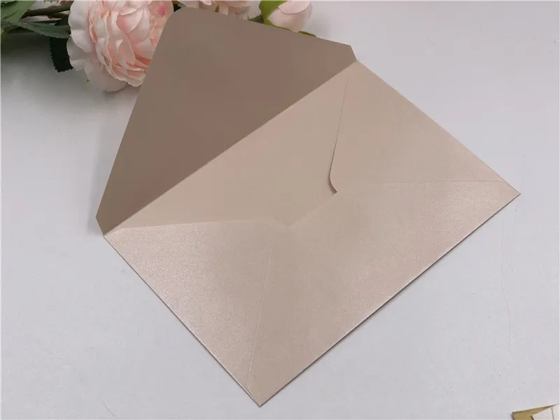light pink 50 шт./лот,, 120 г, перламутровая бумага, свадебная пригласительная карта в конверте, пригласительные, подарочные, вечерние, конверты - Цвет: light pink