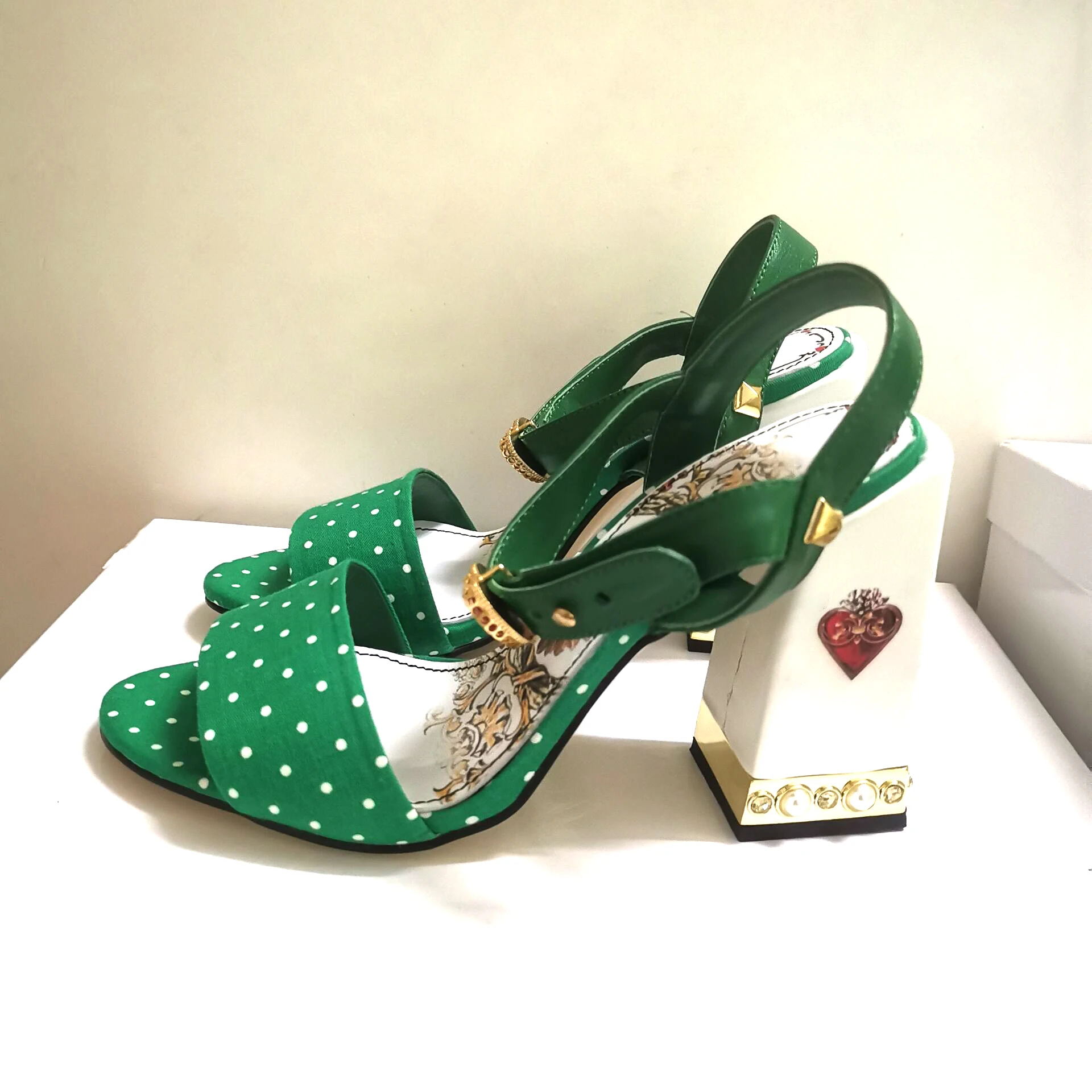 Новинка Модные женские босоножки на высоком массивном каблуке с открытым носком