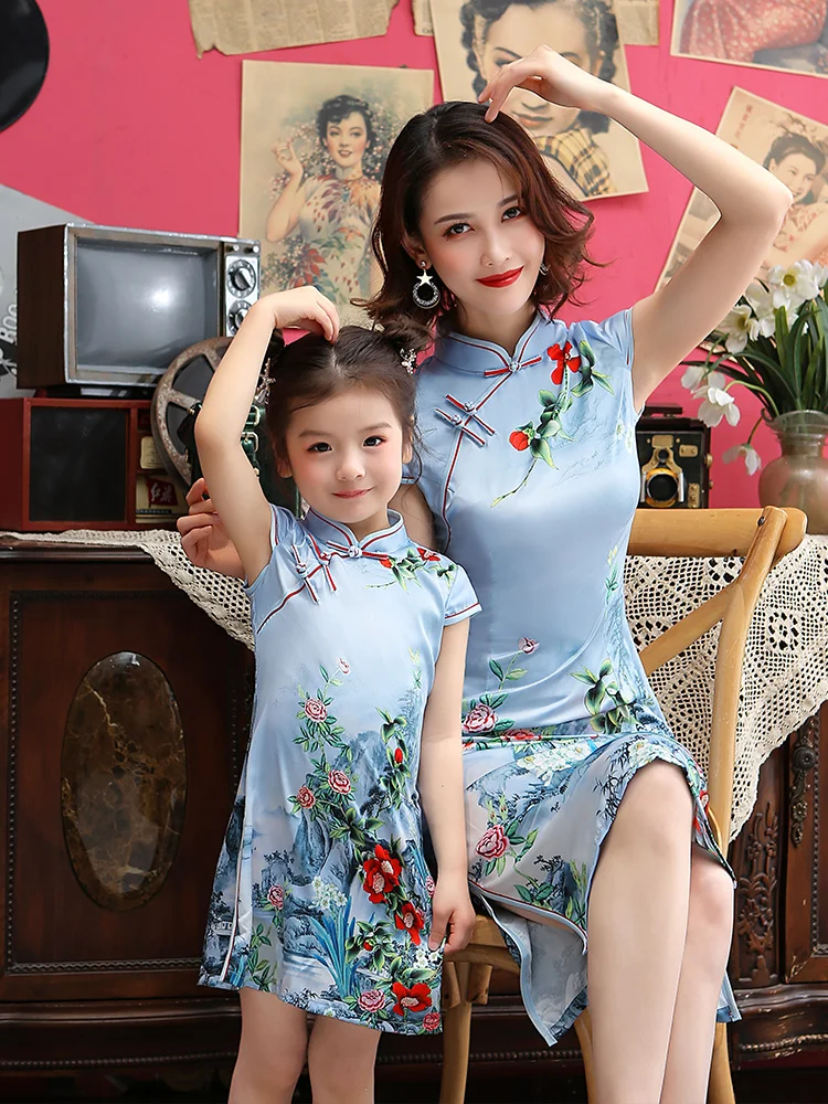 Семейное платье; одежда для мамы и дочки; одежда для свадьбы; Cheongsam Qipao; современное повседневное этническое платье с разрезом по бокам; цветочный принт