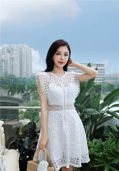 

French spring and summer new sleeveless contrast color small fresh waist slim lace dress Sleeveless Office Lady Polyester