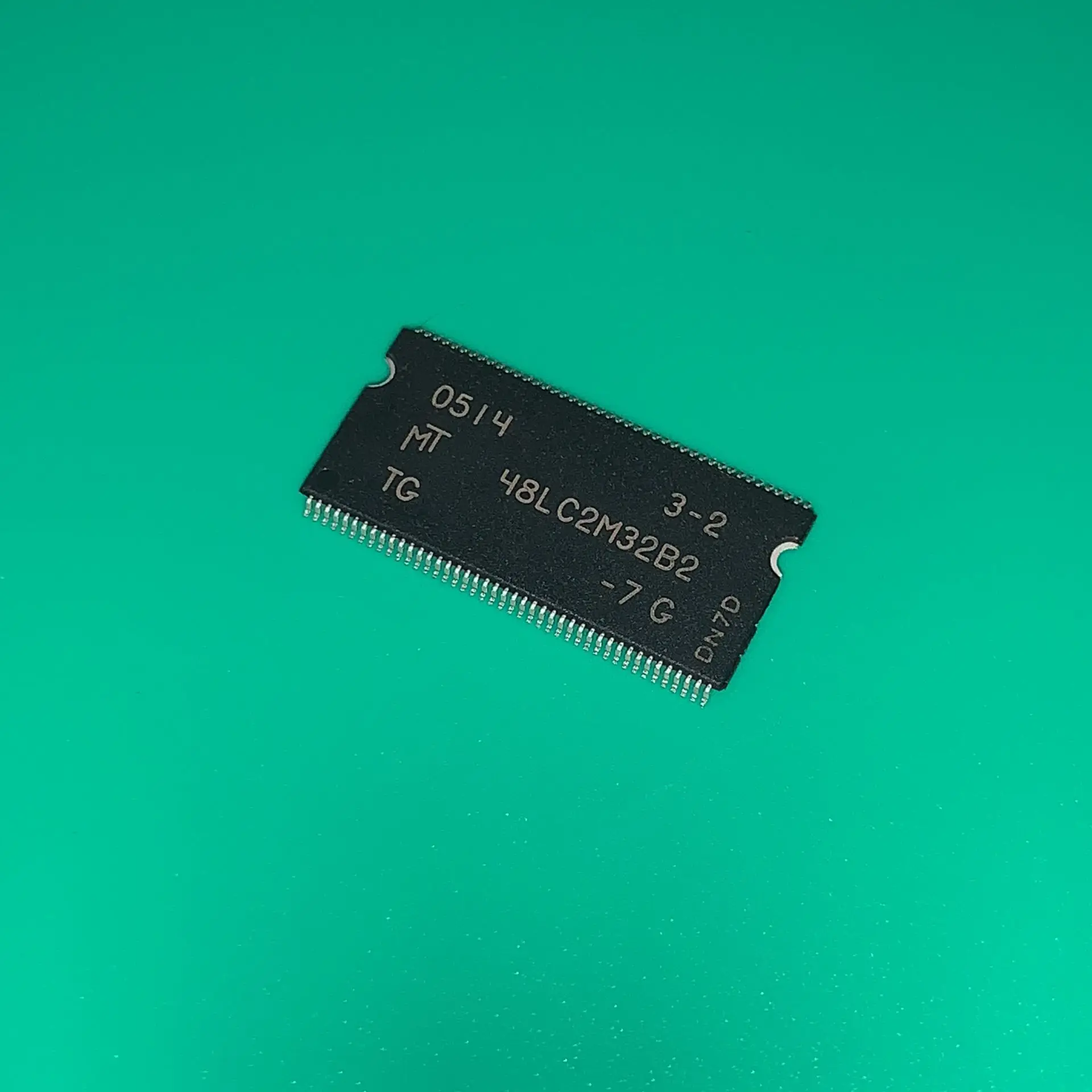 2pcs/lot MT48LC2M32B2TG-7G TSOP48 MT 48LC2M32B2 TG -7G IC SDRAM 64MBIT 143MHZ 86TSOP MT48LC2M32B2 TG-7G 48LC2M32B2TG | Обустройство
