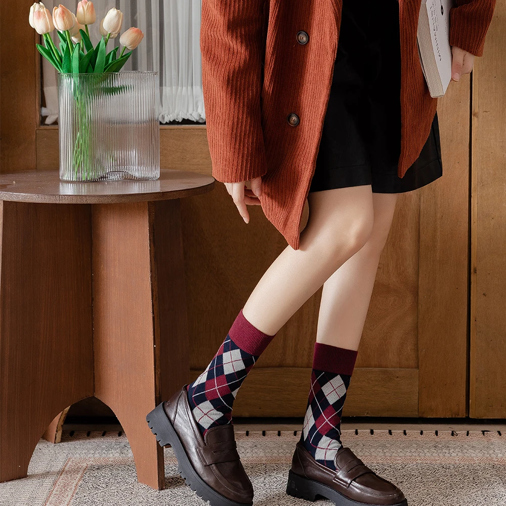 Description Picture 6 of itemAutumn/Winter Women's Knee And Calf Mid Length Socks Classic Scottish Checkered Slimming Leg College Style Pure Cotton Stockings