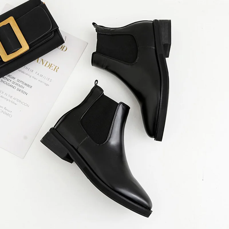 Boussac Pointed Toe Flat Chelsea Boots 