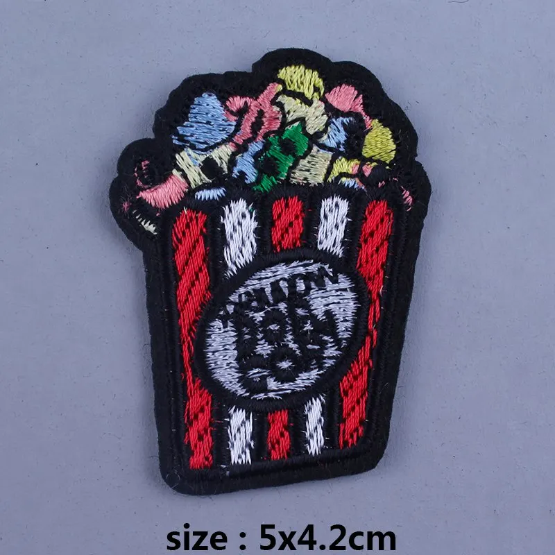 PE1777CT Cat Patches Iron On Patches For Clothing Cheap Cartoon Embroidery Patch Fabric Badge Stickers For Clothes Jeans Decoratio H - Цвет: PE1777CT
