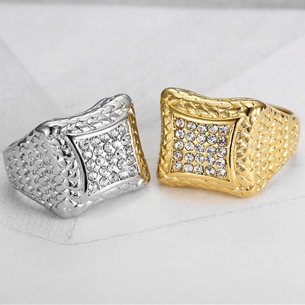 Мужские кольца с фианитами золотые и белые серебряного цвета из титановой