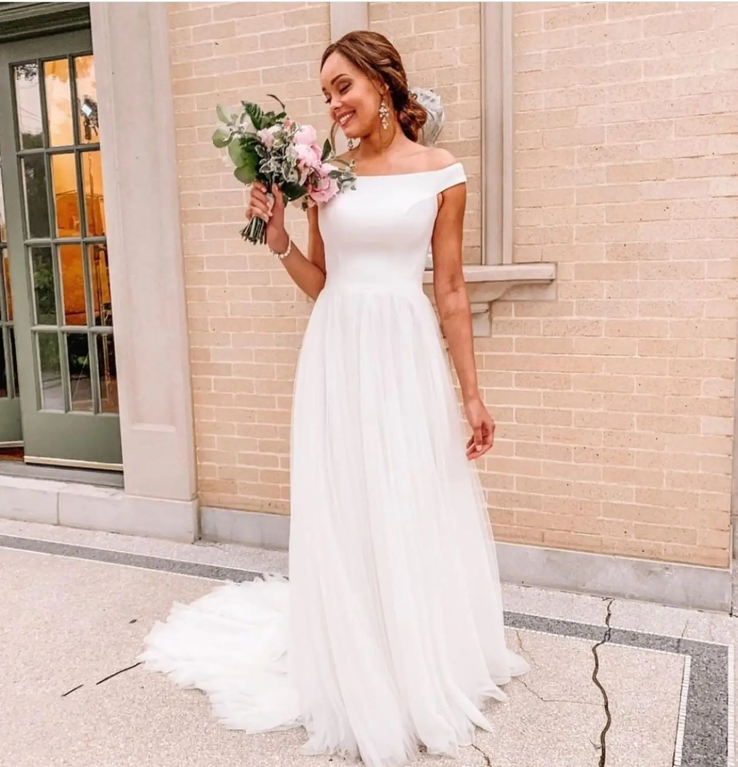 

2020 Wedding Dress Boat Neck Satin Simple A-line Cap Sleeve Floor Length Bridal Gowns Gorgeous With Sweep train tulle Graceful