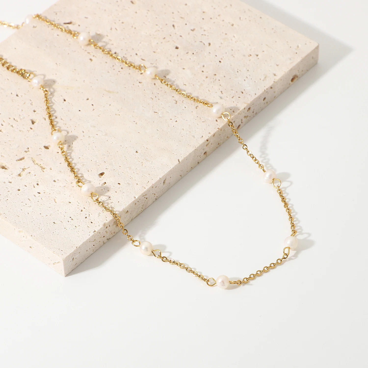 2025 Nieuwe aankomsten Verguld roestvrij staal Meerdere natuurlijke zoetwaterparel hanger ketting voor vrouwen Zomervakantie chokers sieraden_voghion.com