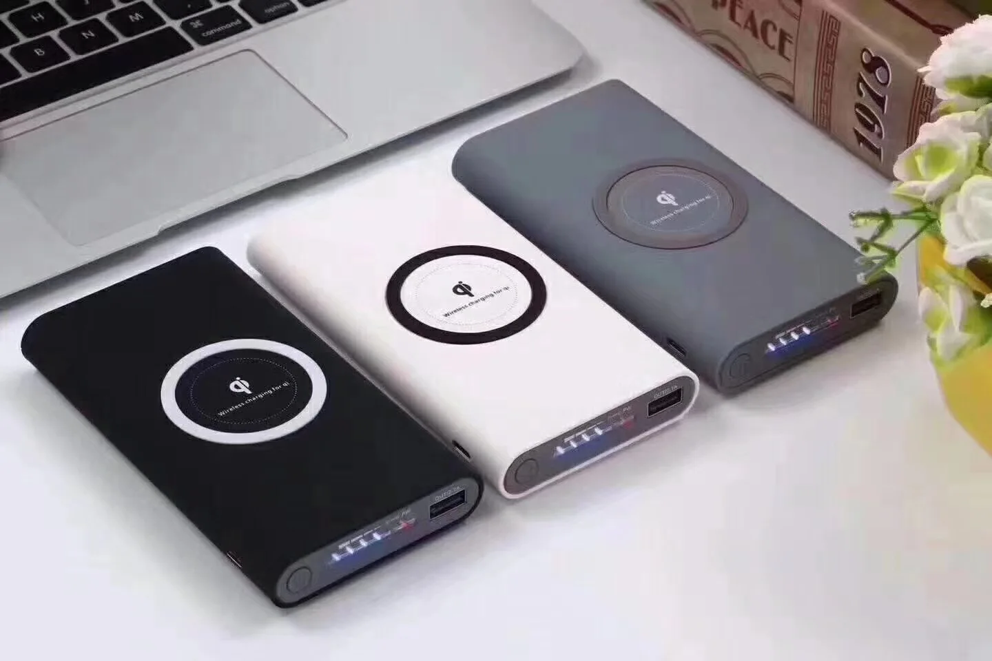 

New Style Three-in-One Qi Wireless Power Bank 10000 Miliamps Ultra-Thin Large Capacity Polymer Mobile Phone Power Bank