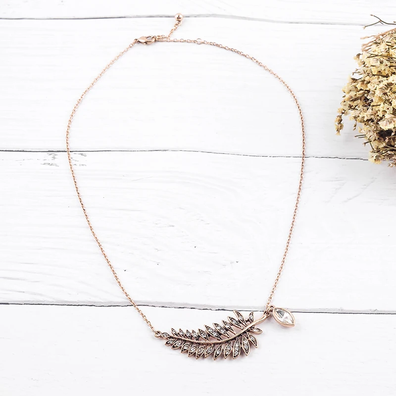

Vintage Gold Color Exquisite Crystal Branch Leaves Pendant Necklaces For Women Gifts Fashion Jewelry Wholesale