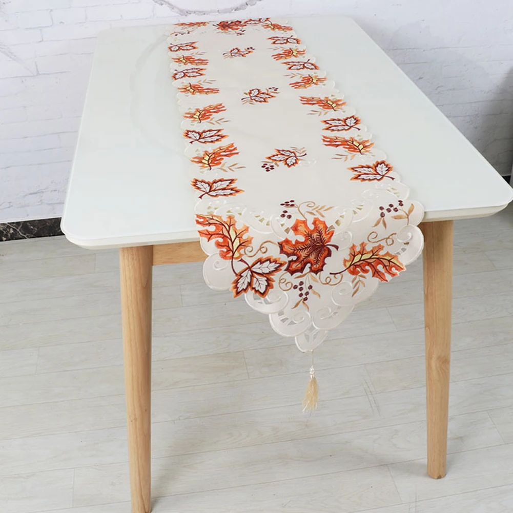 Decorative Linens Table Runner Thanksgiving Hollowed Out European Style With Tassel Dinning Room Maple Leaf Embroidered Festival