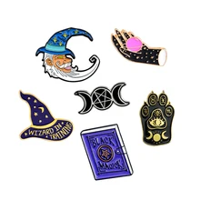 Забавная серия на Хэллоуин, брошь, шляпа ведьмы, волшебная книга, темная луна, Карта Таро, коготь кошки, одежда, нагрудные булавки, креативный Готический значок, подарки