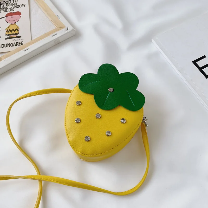 

Children's small bag female 2020 summer new cute strawberry Korean version one-shoulder diagonal accessory bag mini coin purse
