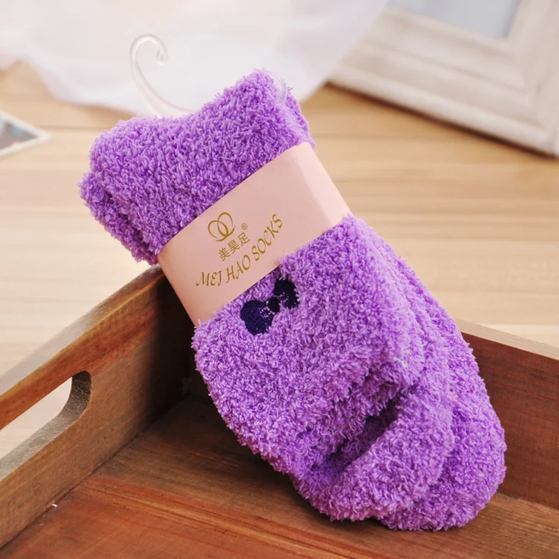 purple 1 пара однотонных мягких женских пушистых носков ярких цветов коралловые бархатные зимние теплые домашние носки-тапочки для девочек, махровые пушистые носки k2915 - Цвет: purple