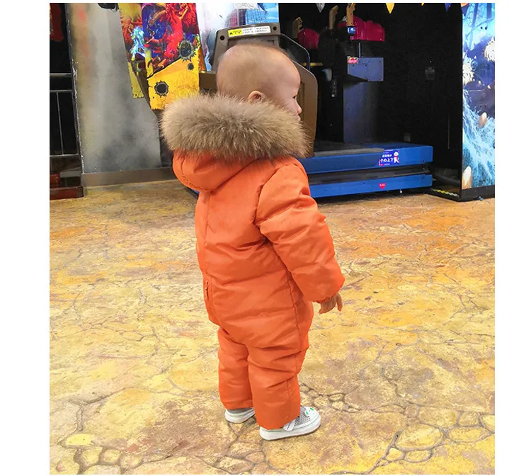 Для маленьких мальчиков зимняя куртка верхняя одежда из натурального меха енота, для детей детская зимняя куртка для девочек детские комбинезоны с капюшоном; детская теплая одежда; Парка на пуху