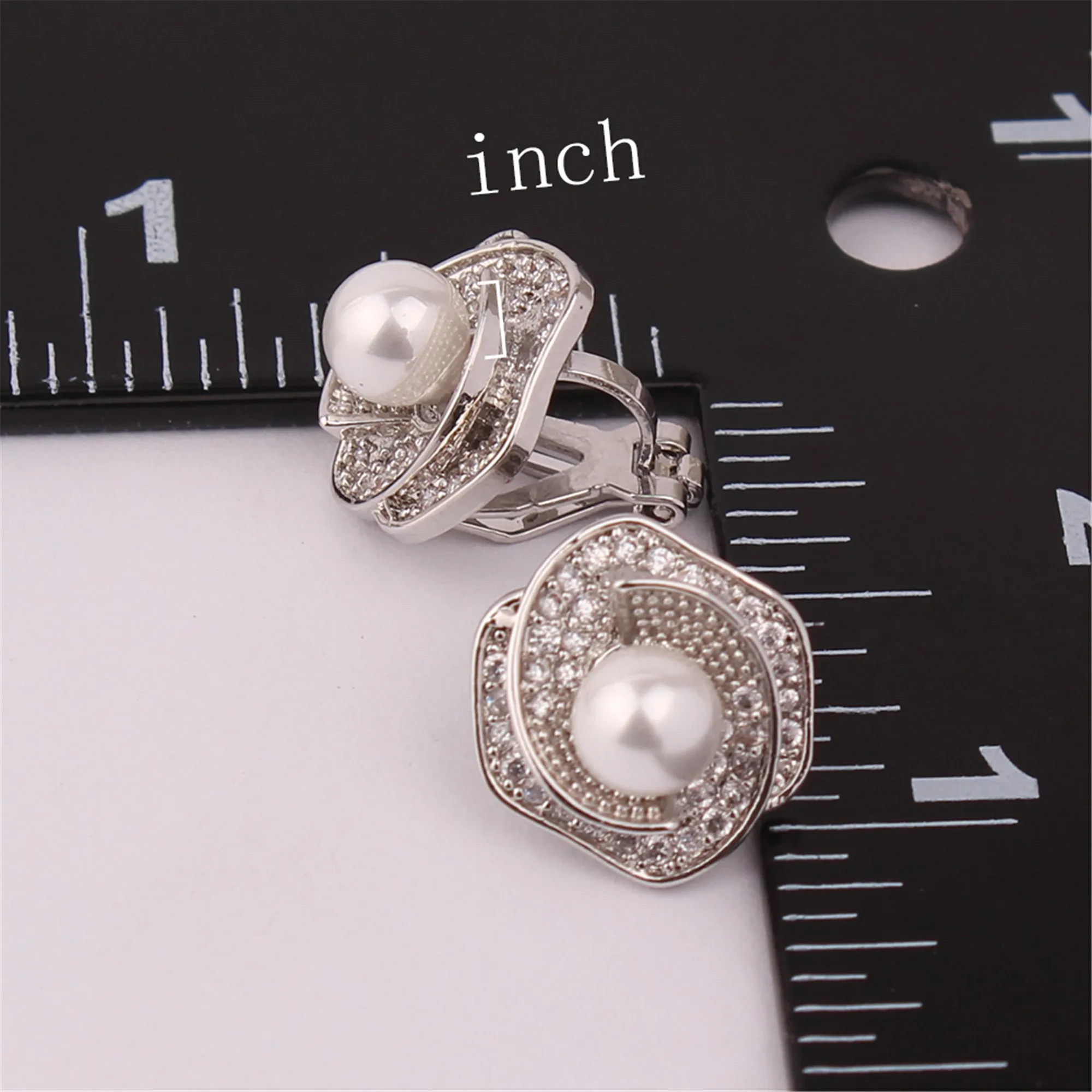 Ear clip earrings WENHQ New cubic zircon pearl Clip on earrings No pierced For women girl Fashion gold color Flower shape Ear clip Fake earrings