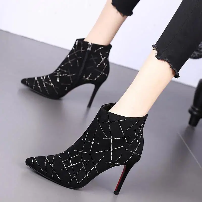

Женские модные милые осенние ботинки с острым носком на высоком каблуке-шпильке, женские повседневные ботинки с узором на каблуке, женские ботинки F9228