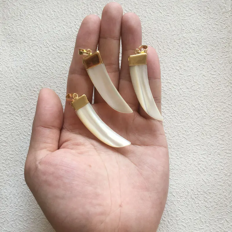 FUWO Handcrafted Natural Shell Ox Horn Pendant Necklace Stylish Gold Color Plated Jewelry For Earrings Making PD607 5Pieces/Lot