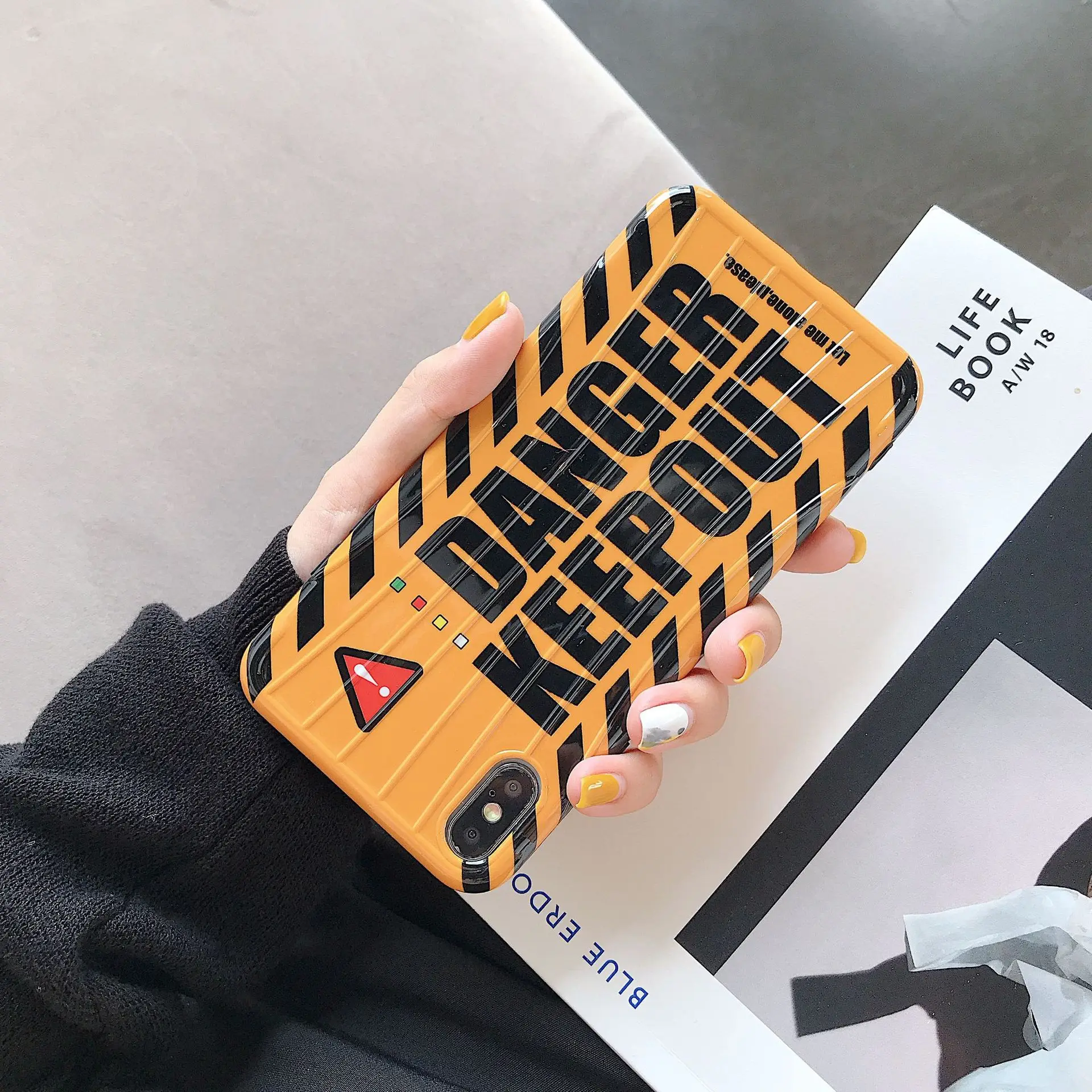 

For Iphone 7 7plus 8 8plus X XR XS MAX White Phone Case New Off Popular Twill Lanyard Hard Plastic Fashion Painting Soft Case