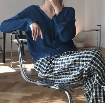 

the new Korean simple and comfortable V-neck knitted sweater with long sleeves and open-top sweaters is colorful for women