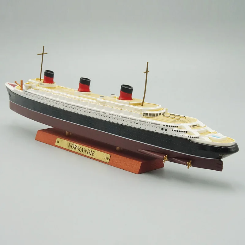 1:1250 Atlas Diecast Normandie Cruise Ship Model Boat Gift Toys For Collection 
