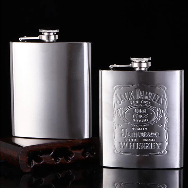 

Hot sale portable stainless steel hip flask travel whiskey alcohol liquor bottle flagon Male Small Mini Bottle
