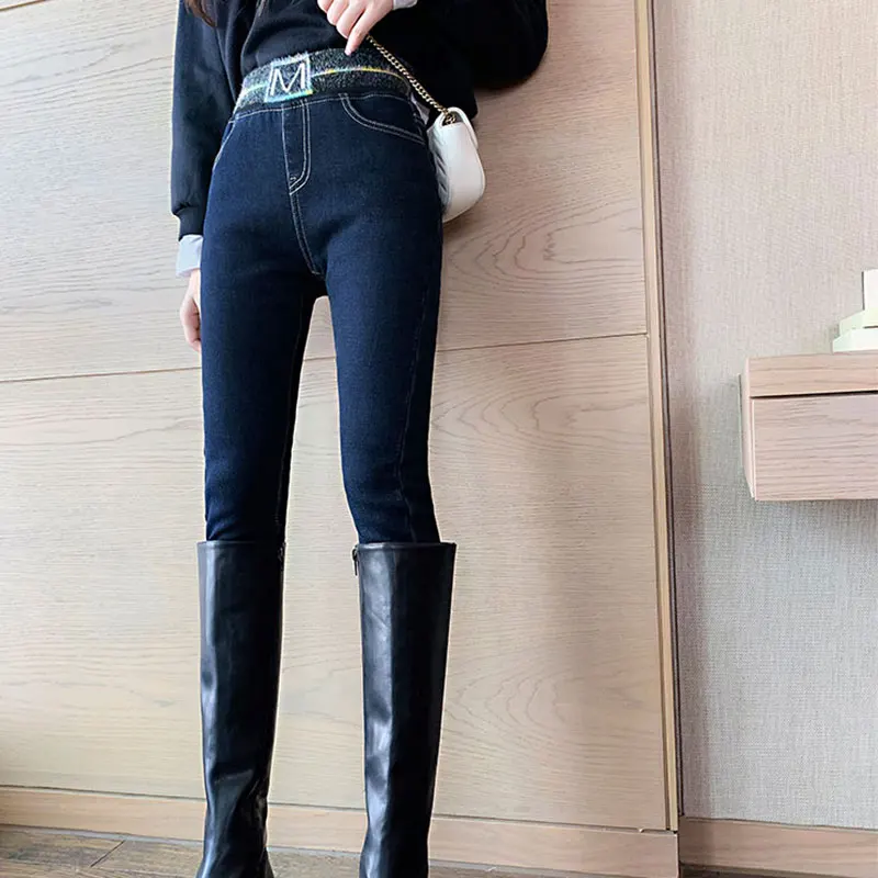 New Korean Winter Women Jeans Elastic Band High Waist Slim Black Ladies Jeans Autumn Plush Thickening Feet Jeans Denim Rrousers