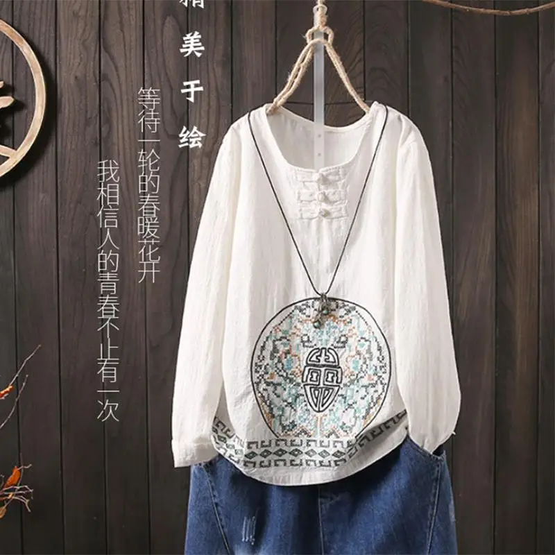 White Autumn New Arts Style Women Long Sleeve Button O-neck Tshirt Embroidery Vintage Cotton Linen Tee Shirt Femme Tops Plus Size D433 - Цвет: White
