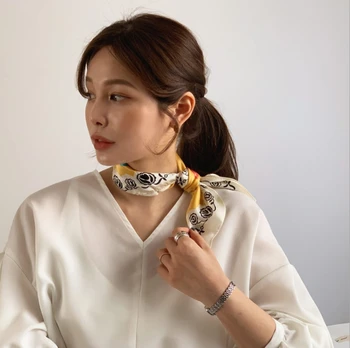 

Korean version of the artistic flavor of silk scarves spring silk fashion joker mulberry silk silk scarves small square towel wo