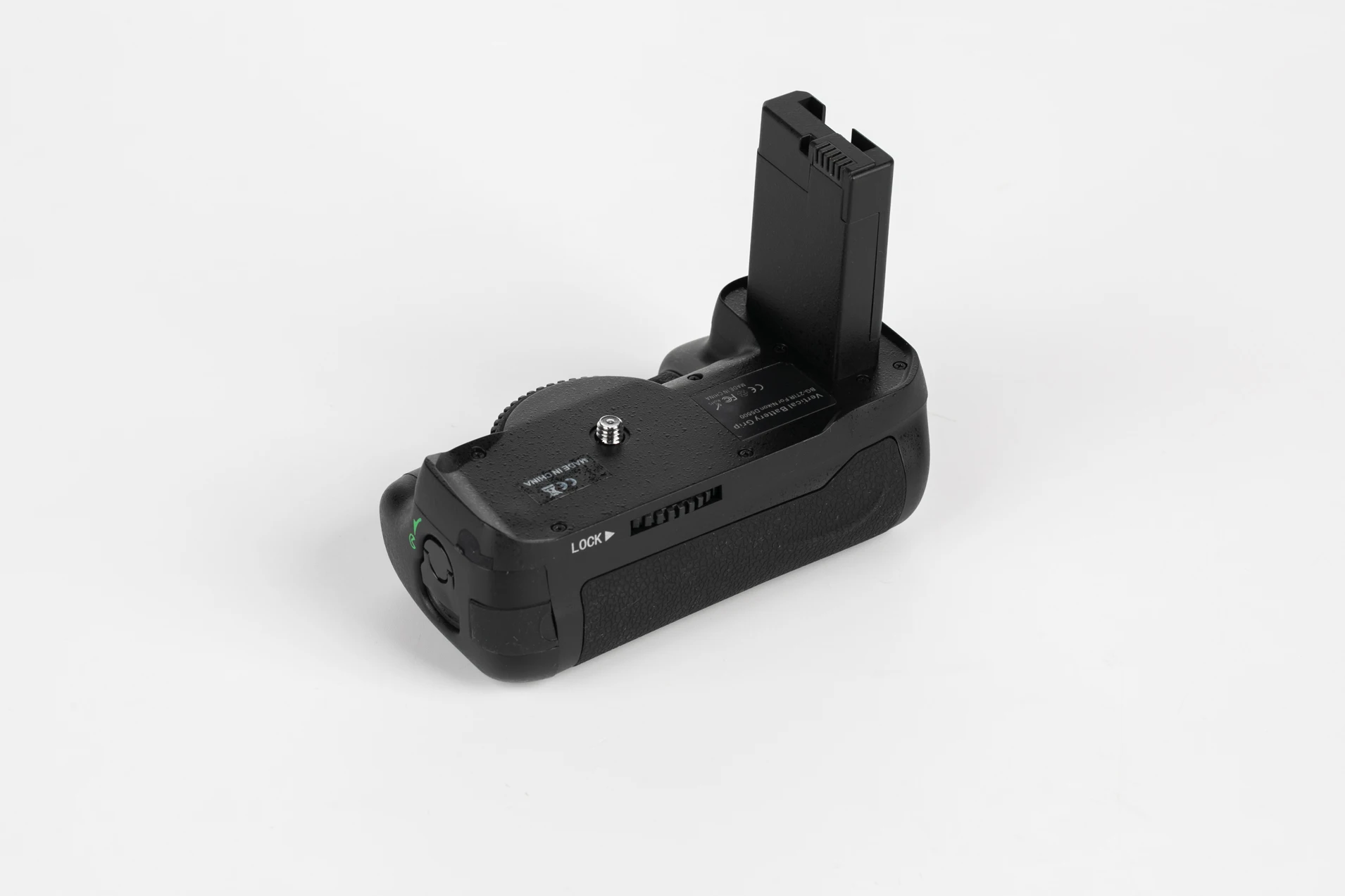 For Nikon D5500/D5600 Vertical Battery Handgrip with IR function work BG-2TIR