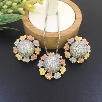 

Lanyika Jewelry Fashion Flower Surround Micro inlay Sandblasting Plated necklace with earrings is perfect for banquets Gift