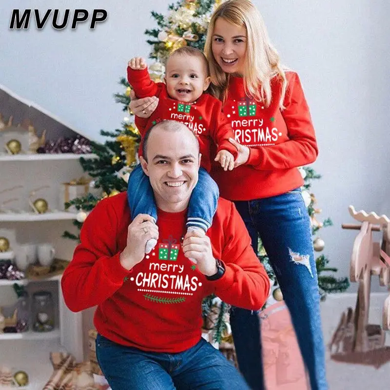 Одинаковая одежда для всей семьи модные свитера мамы и дочки папы сына