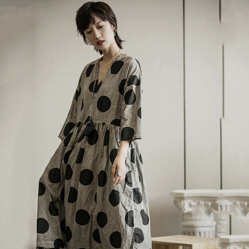 [EAM] Women Black Dot Print Pleated Big Size Dress New V-Neck Three-quarter Sleeve Loose Fit Fashion Spring Autumn 1A112